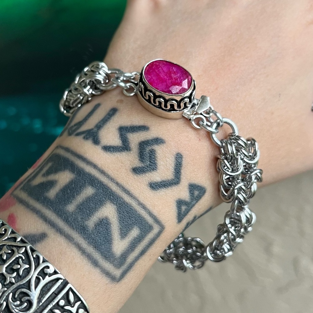 Maille stainless steel indian ruby bracelet . Handmade chain & ruby gem clasp